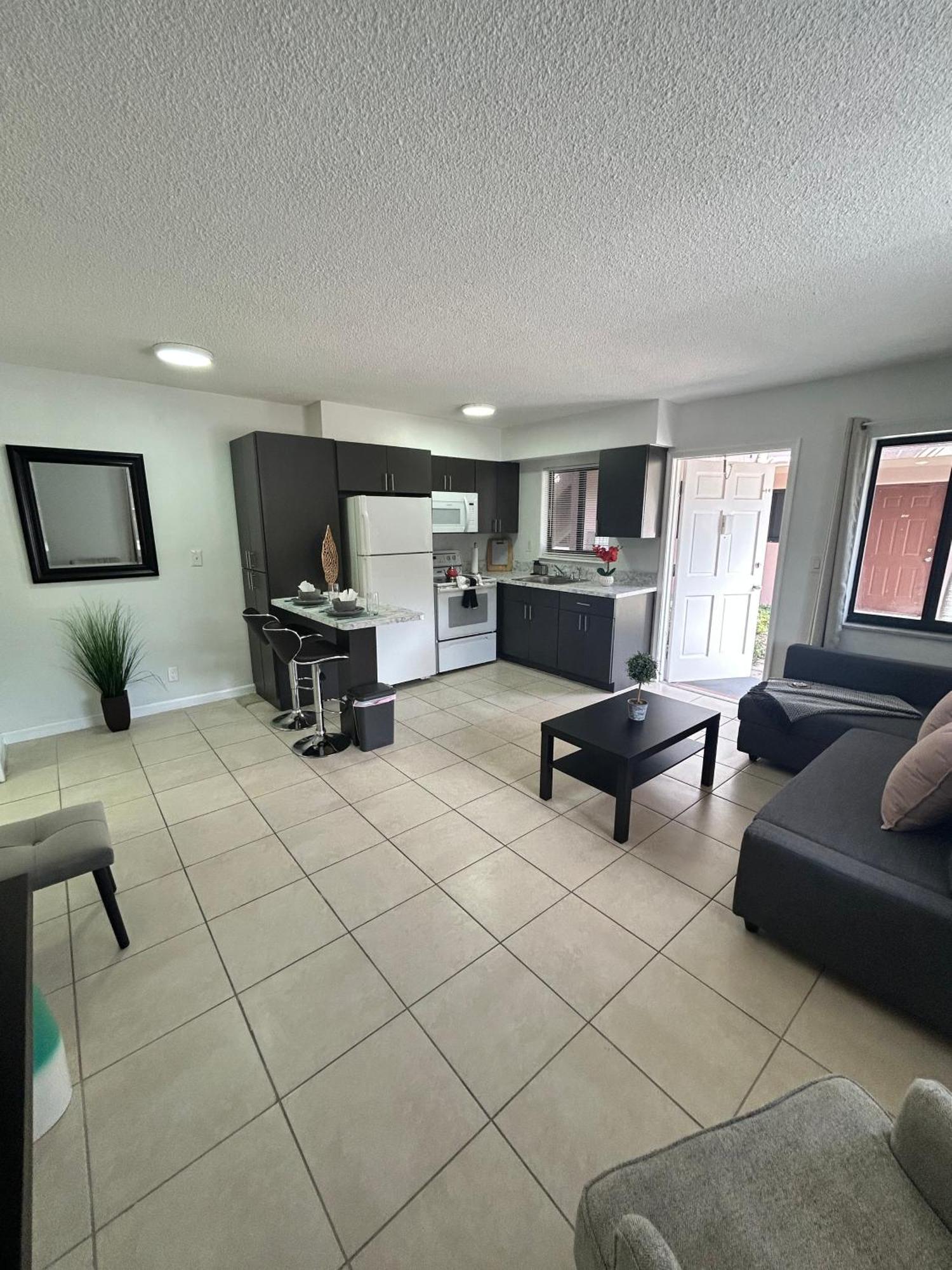 Apartment In Hollywood Close To Shops & Beach 110 Экстерьер фото