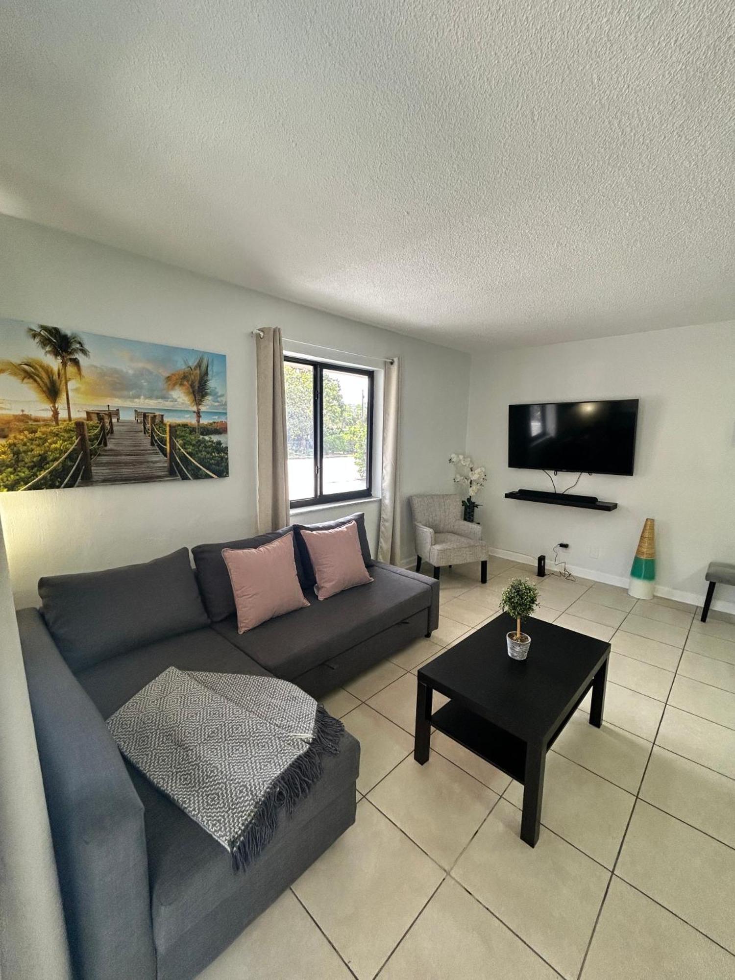Apartment In Hollywood Close To Shops & Beach 110 Экстерьер фото